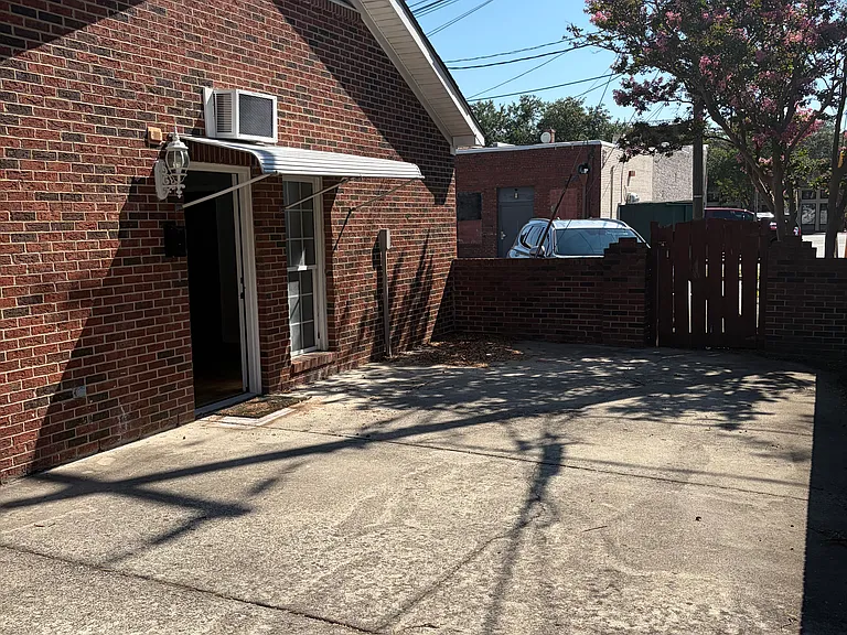 113 W College Ave #8 — Photo 2