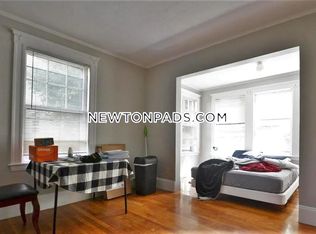 22 Crosby Rd, Chestnut Hill, MA 02467