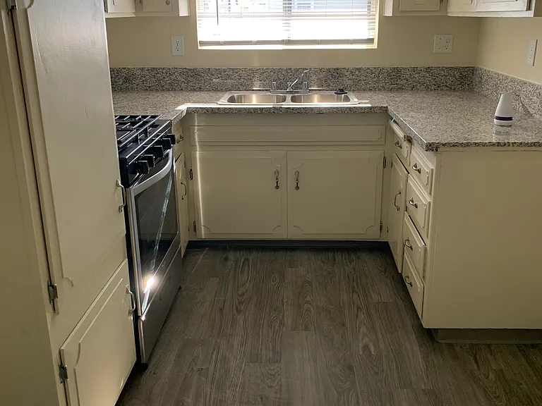 Executive Park Apartments — Photo 3