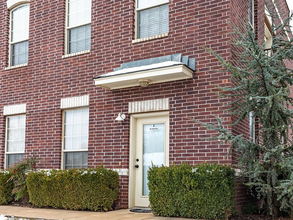 Exterior of building. Downstairs unit on the corner. Ideal location with amazing walkability for those seeking an active lifestyle with easy access to the river trails and downtown Jenks.