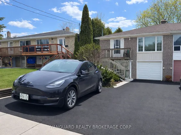 753 Sunnypoint Dr, Newmarket, ON L3Y 2Z7