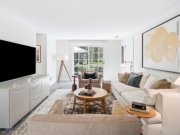 5th image of 89 Lyons Pl