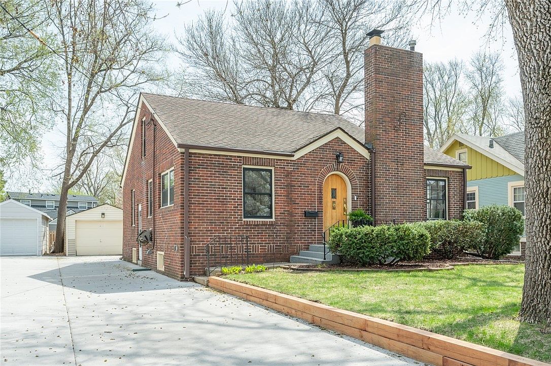 2509 Raymond Dr, Des Moines, IA 50310 Zillow