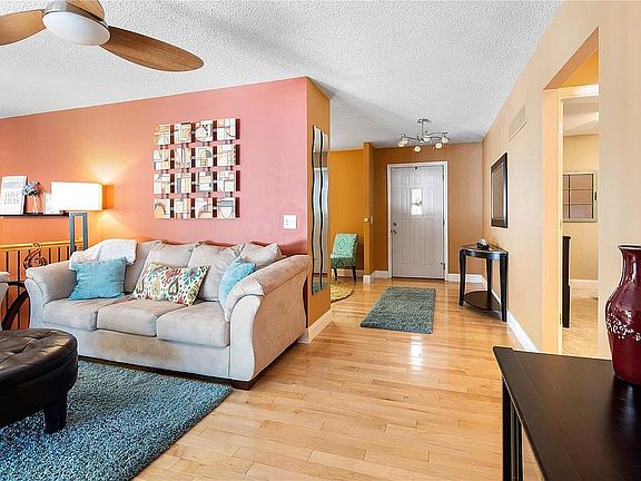 5th image of 14637 Laketrails Ct