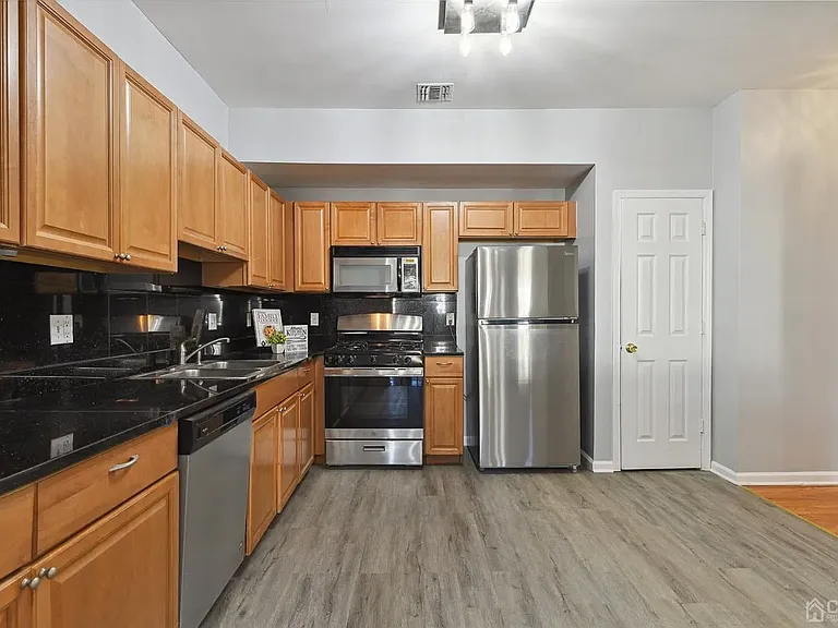 194 Pinelli Dr — Photo 16
