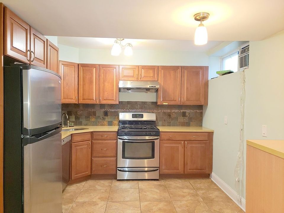 1st image of 214-22 Waters Edge Dr #1