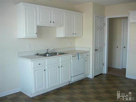 4th image of 427 Hanna Dr