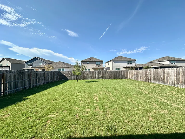 10235 Crossbuck — Photo 29