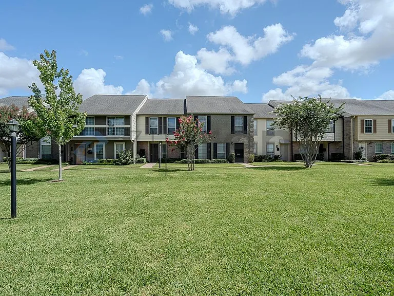 10349 Longmont Dr — Photo 3