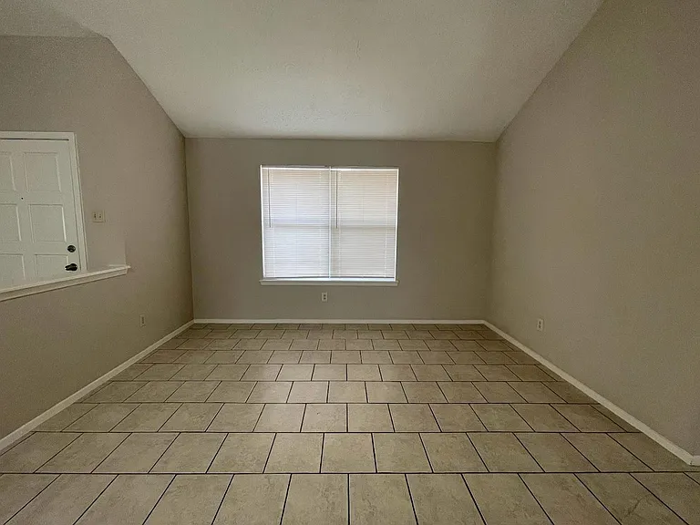 2126 Collingsfield Dr — Photo 8