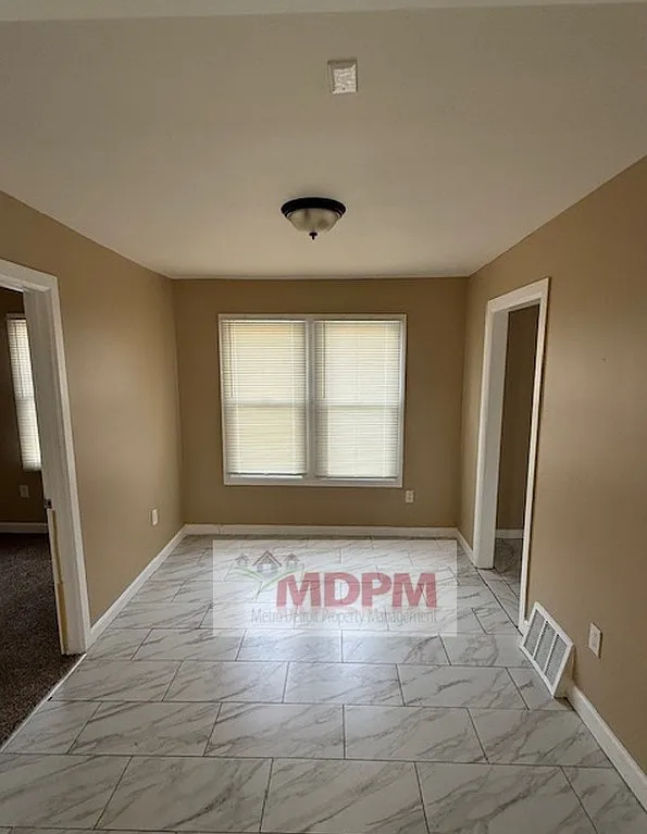 2 bed, 850 sqft, $995 — Photo 2