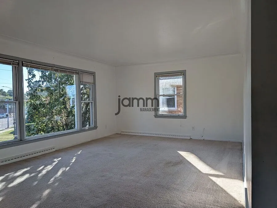 3-Bedroom Duplex Apartment in Euclid!! — Photo 3