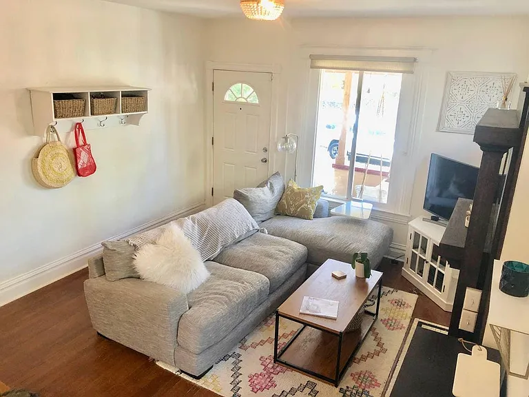 2832 Decatur St — Photo 3