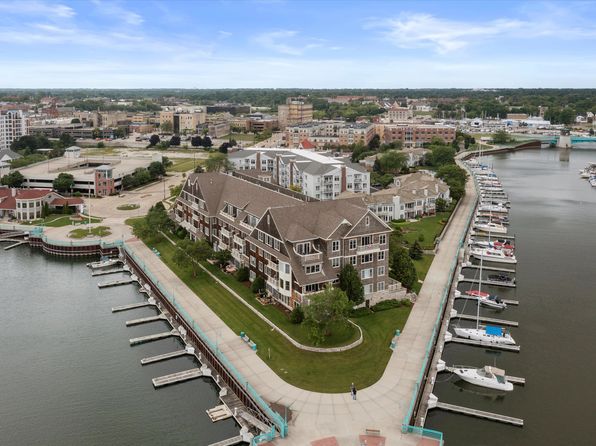 4 Gaslight Dr #203