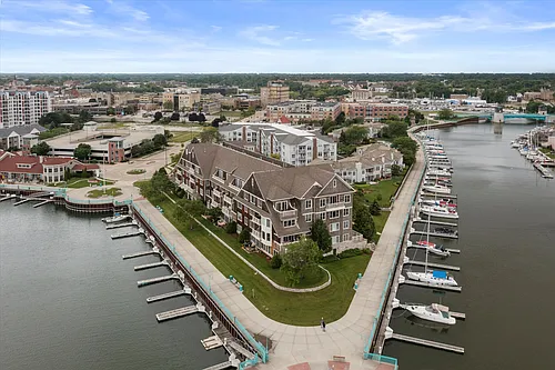 4 Gaslight Dr #203 Photo 1