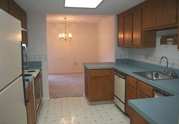 2nd image of 1100 Salem St APT 39