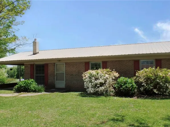 113 Reid Flippen St, Mount Airy, NC 27030