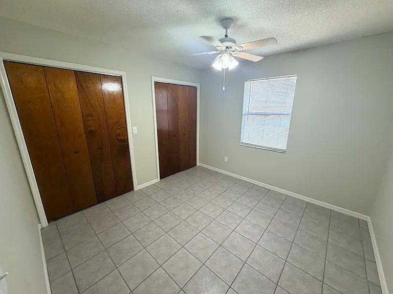 299 NW Lake City Ave #101 — Photo 4