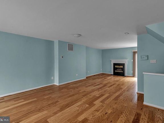 Living/Dining Room Combo!
