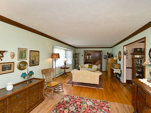 3rd image of 26 Torlen Ct