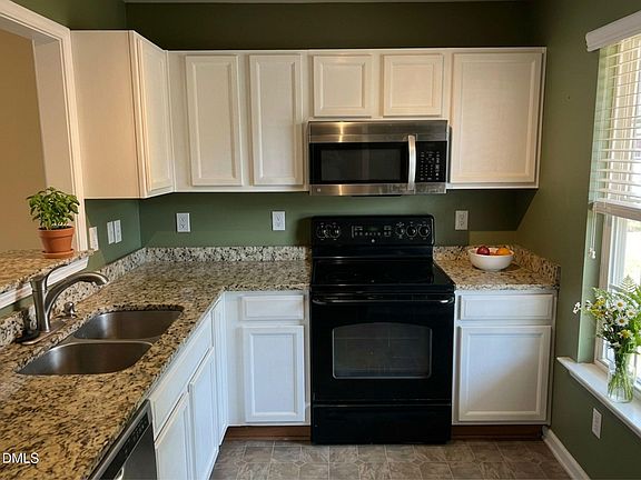 4th image of 137 Buchanan Ln
