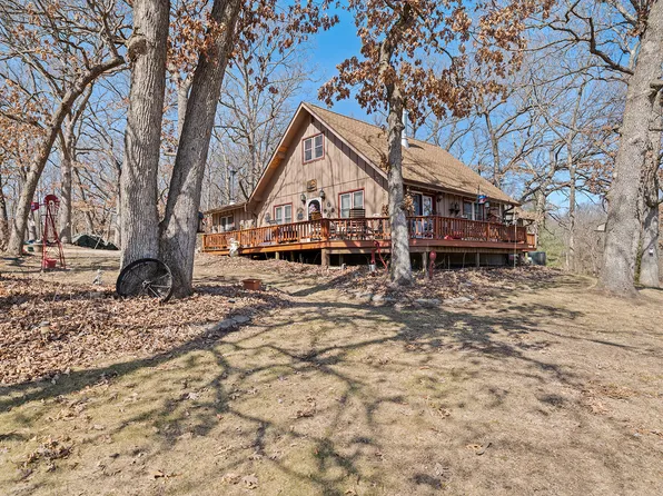 304 Wild Cherry Dr, Dixon, IL 61021