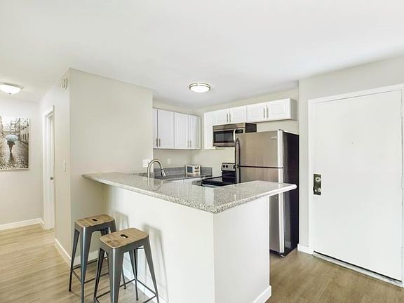 2nd image of 14630 Blythe St APT 6