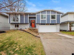 11705 Hartman Ave, Omaha, NE 68164