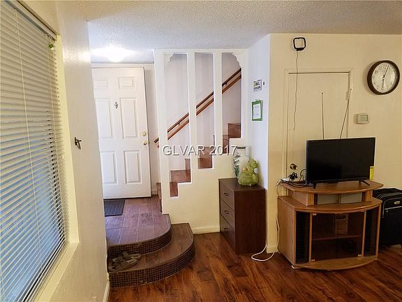 4th image of 2915 Cedar Ave #8B