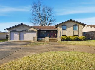 37207 Almont Dr E, Sterling Heights, MI 48310