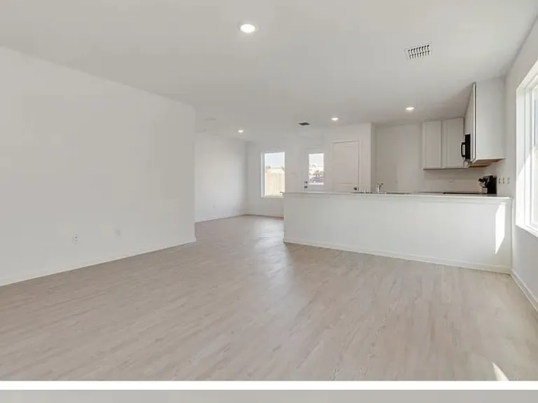 613 Holleman Dr — Photo 6