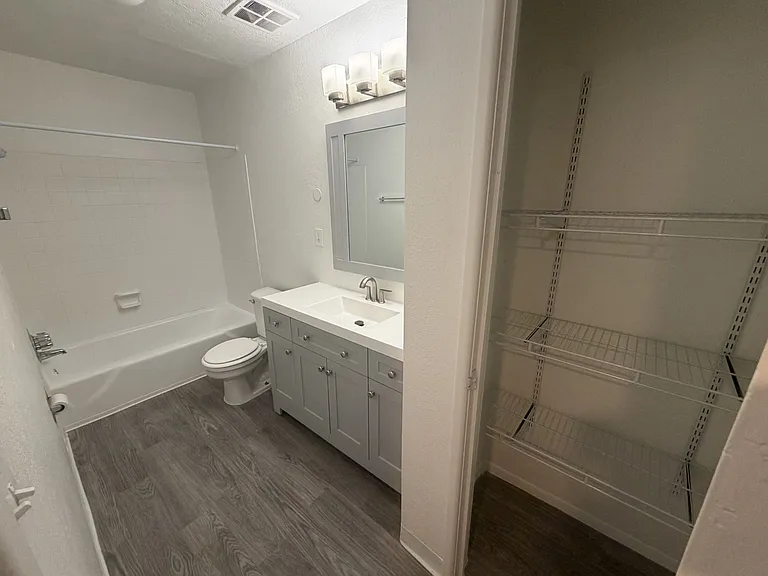 Academy Heights Apartments — Photo 20