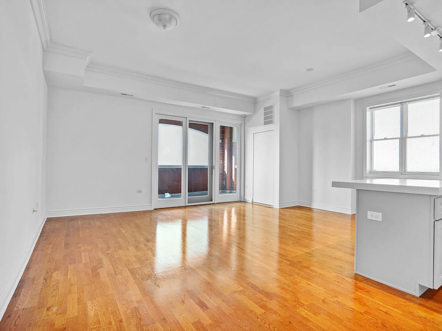 2 bed, 1150 sqft, $3,695 — Photo 2
