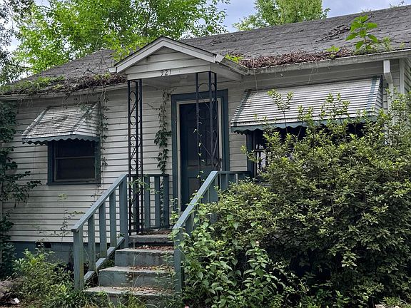 2nd image of 921 Quinlan Dr