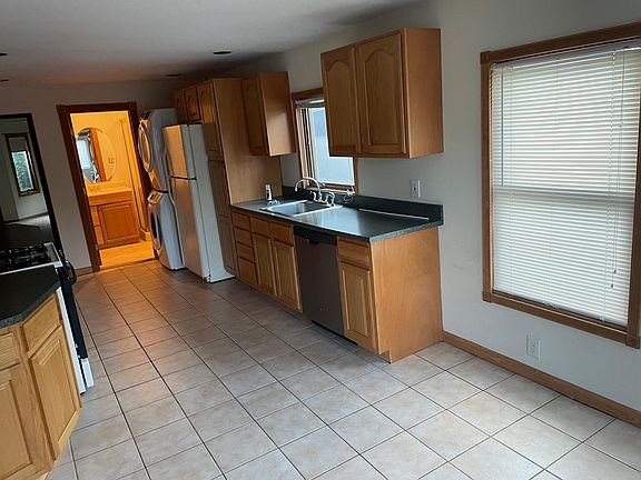 4th image of 12 Mill Ln #1