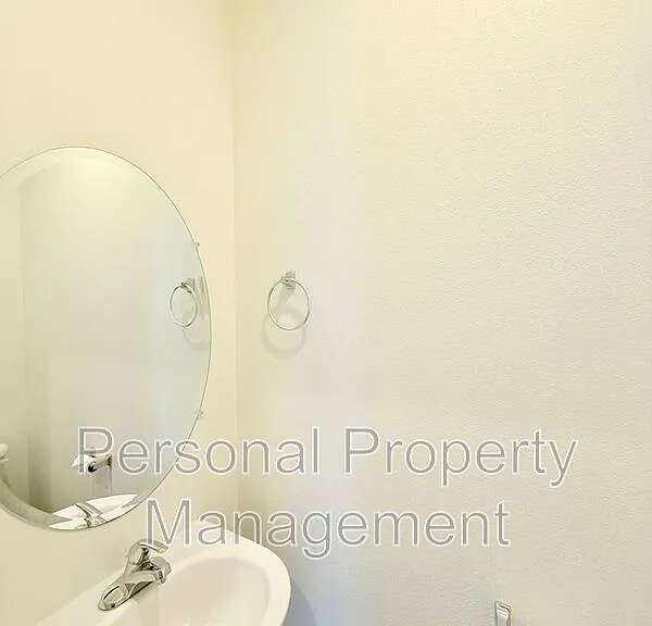 855 NW Ivy St — Photo 7