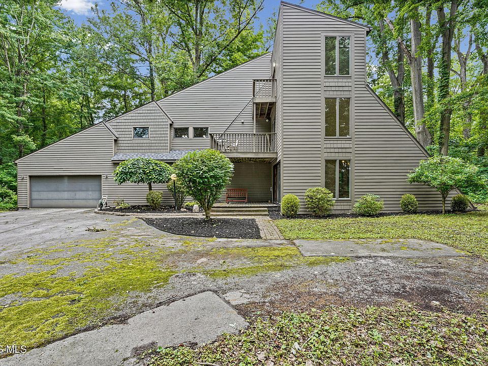 1st image of 33 Indian Creek Dr