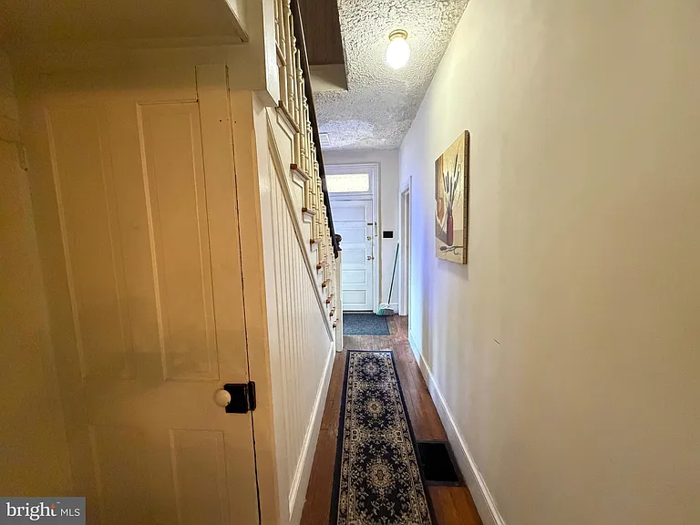 508 W Burke St — Photo 8