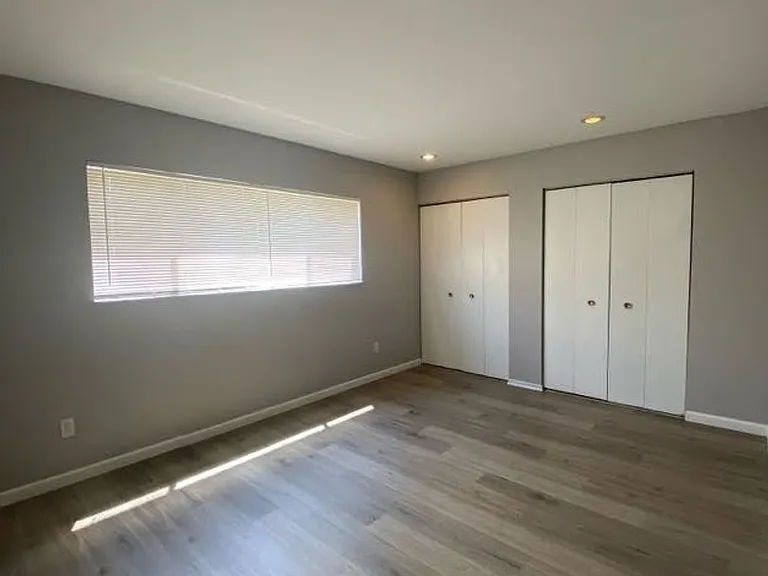 Northbrook Apartments — Photo 12