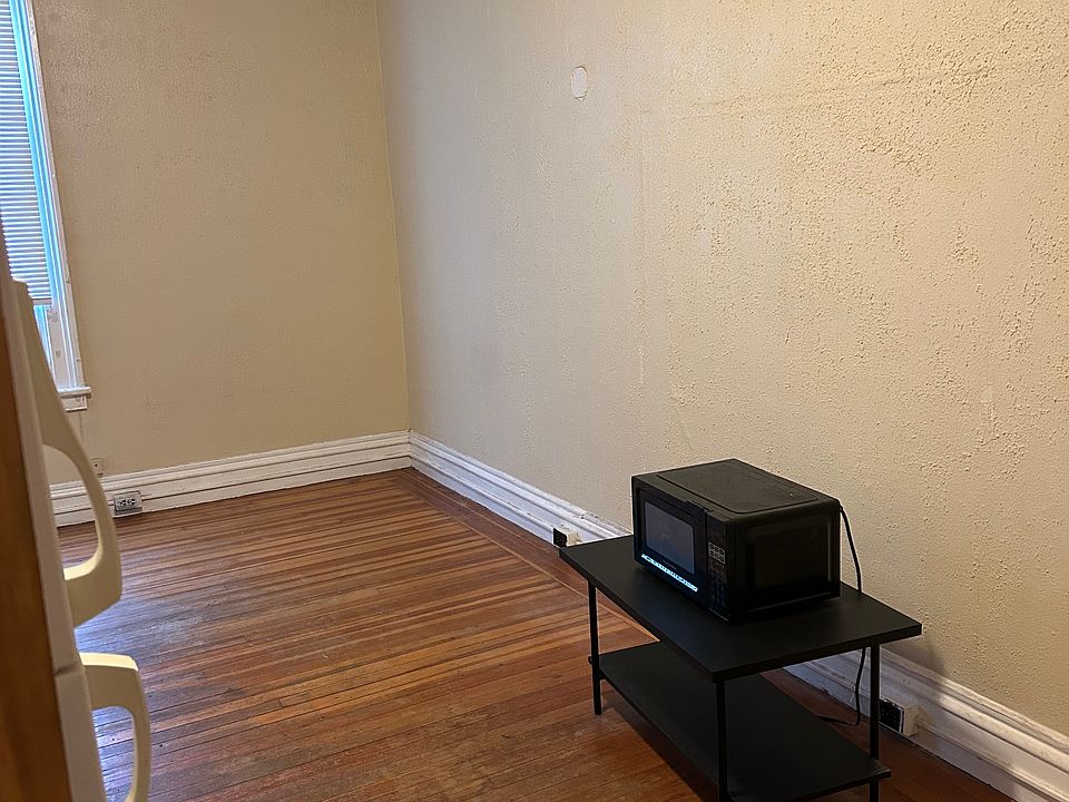 2nd image of 206 8th St #4