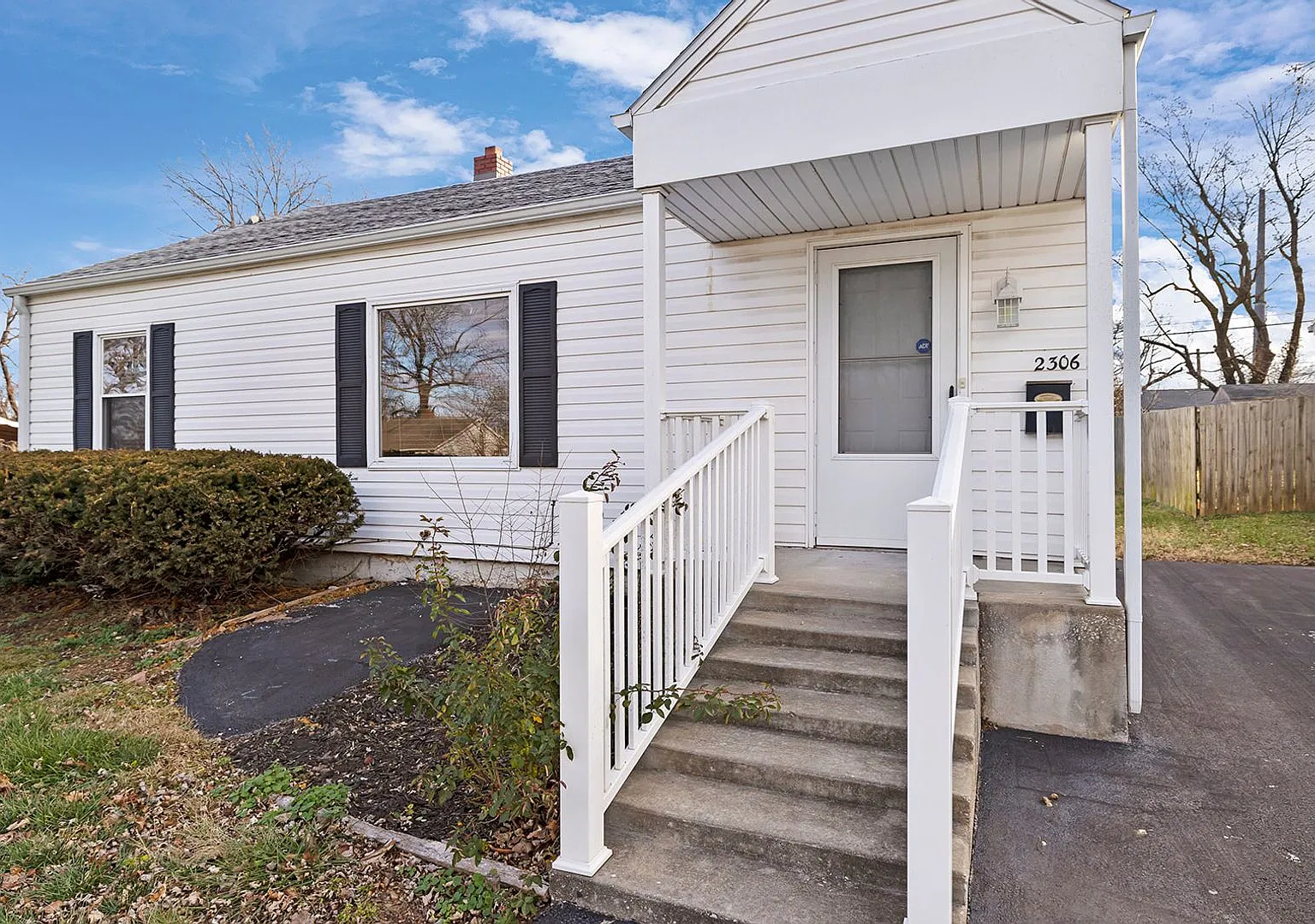 3 bed / 1.5 Bath Home! — Photo 2
