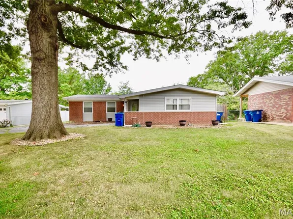 2919 Mid Course Dr, Saint Louis, MO 63125