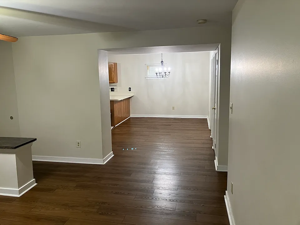 4602 Center Ter