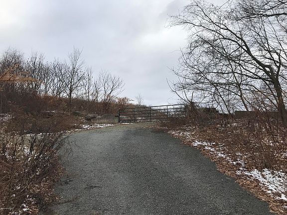3rd image of 588 Griffin Pond Rd