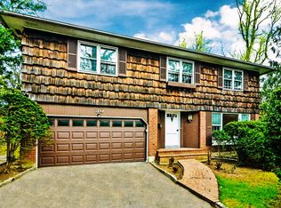 30 Sherwood Dr, Larchmont, NY 10538