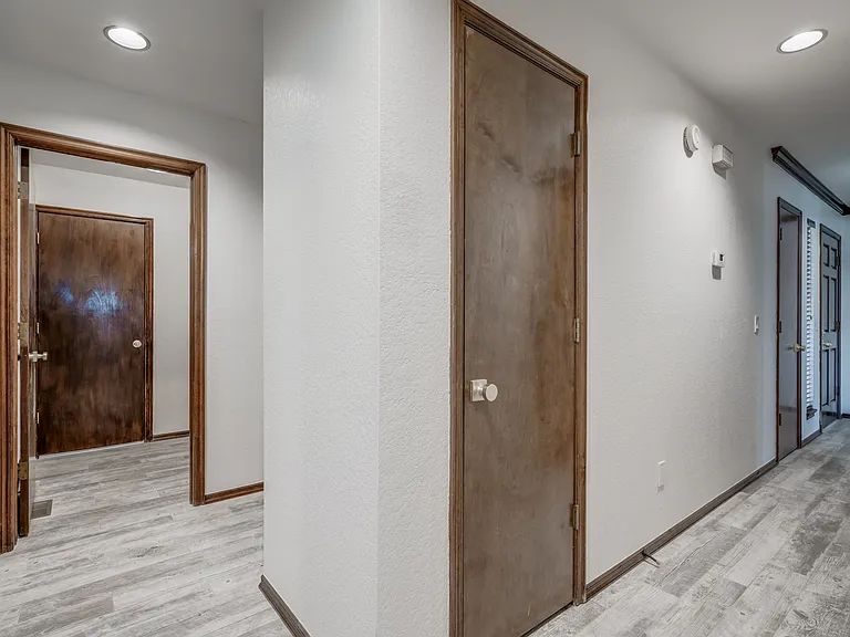 1817 Victoria Dr — Photo 22