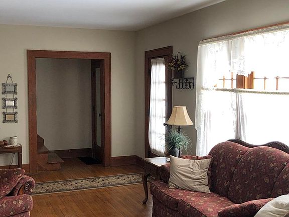 3rd image of 122N N Dunn St