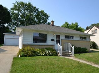429 Peters Dr, Waukesha, WI 53188