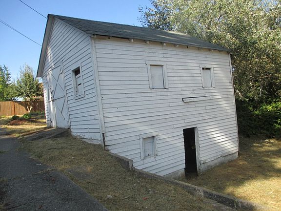 3rd image of 3118 Preble St