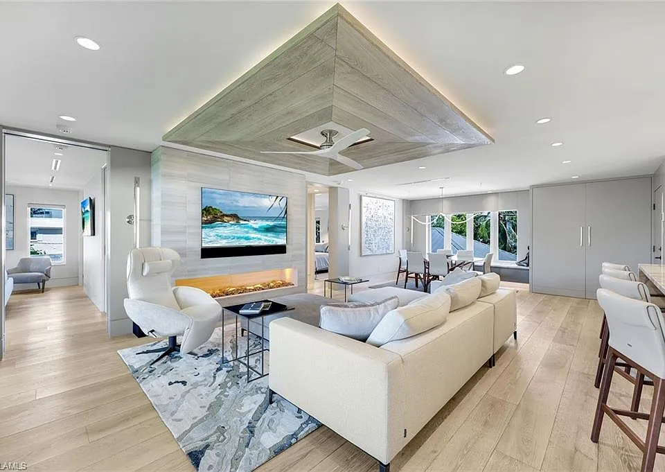 295 5th Ave S